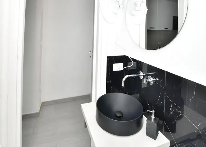 A San Lazzaro سان لاتْسارو دي سافين