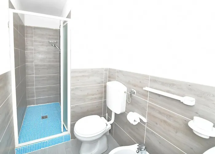 A San Lazzaro سان لاتْسارو دي سافين